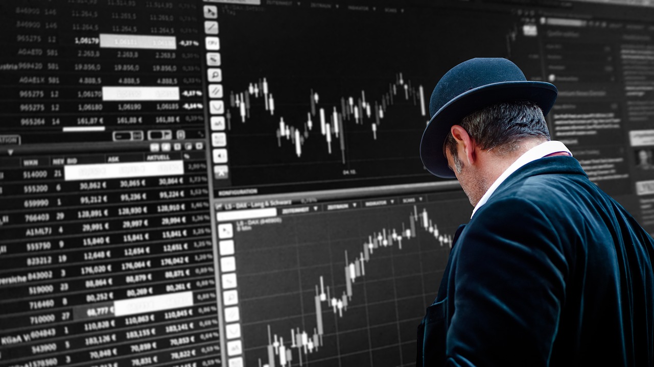 Combining Technical and Fundamental Analysis in Trading